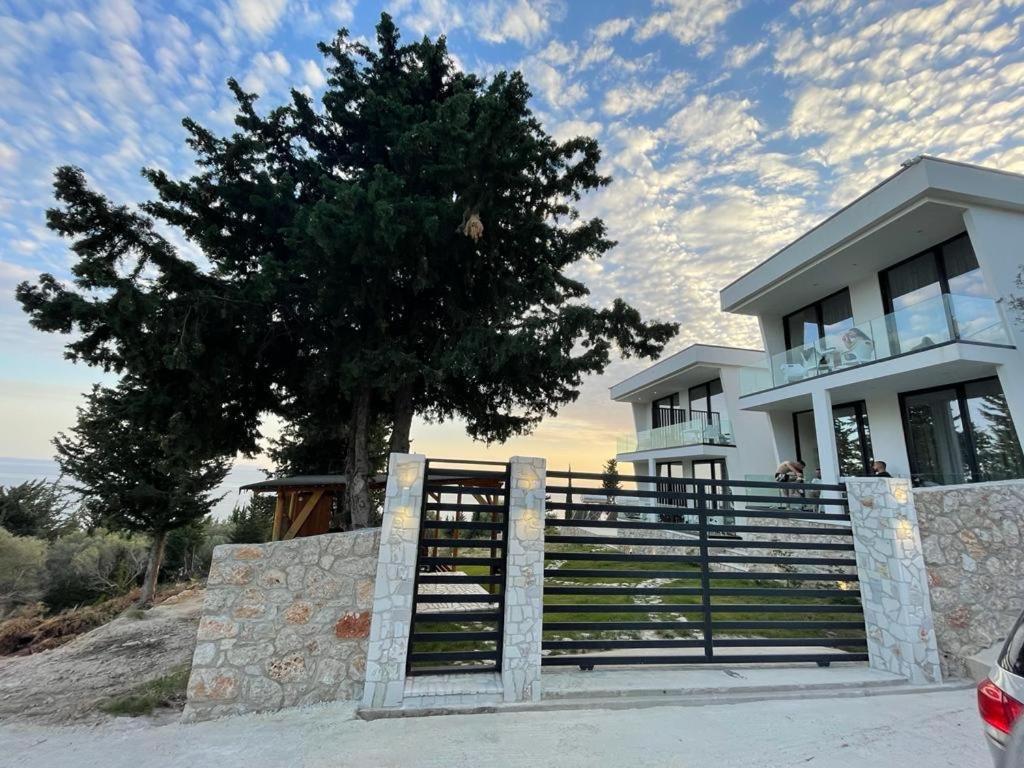 Summer Wine Boutique Hotel Dhërmi Exteriör bild