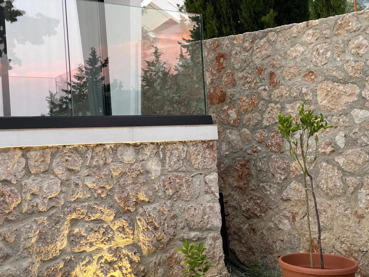 Summer Wine Boutique Hotel Dhërmi Exteriör bild