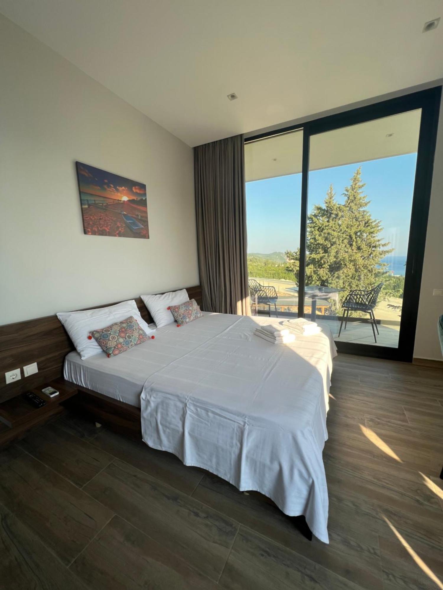 Summer Wine Boutique Hotel Dhërmi Exteriör bild